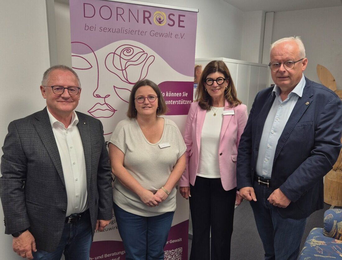 Weiden. Der Lions Club Weiden hat Dornrose e.V. anlässlich des Tags der offenen Tür mit 1.000 Euro unterstützt. Dornrose dankte und informierte über Beratung, Krisenhilfe und Einsatz gegen sexualisierte Gewalt.