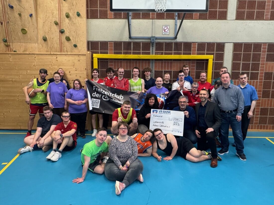 Amberg. Das Lions-Hilfswerk Amberg-Sulzbach spendet 1.000 Euro für die Basketball-Mannschaft der Lebenshilfe Amberg-Sulzbach. Die Hilfe aus dem Adventsverkauf sichert die Teilnahme an nationalen Special Olympics im Saarland.