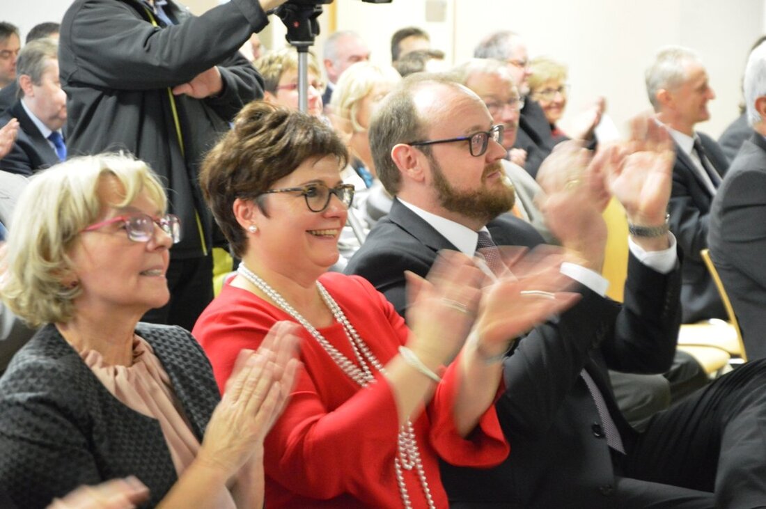 Neustadt/WN. Nachdem Neustadt im November schon zur richtig, echten “Kreisstadt” wurde, gibt es schon jetzt den nächsten Grund zu feiern: Die Realschule und die Realschulturnhalle sind nach insgesamt acht Jahren [&hellip;]