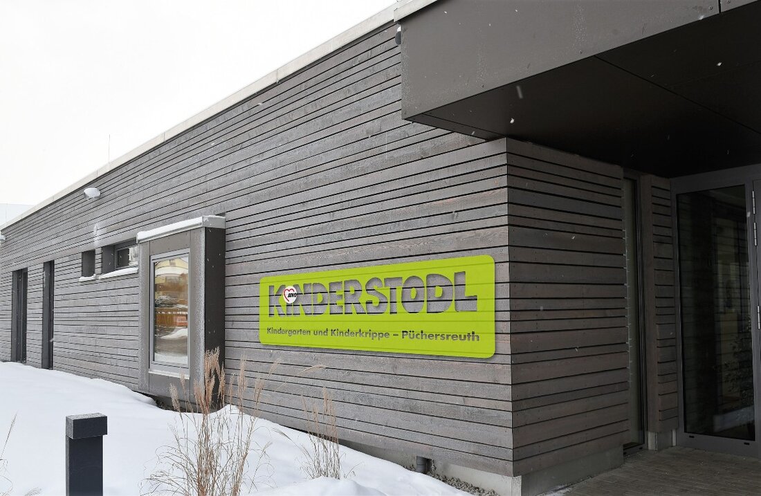 Püchersreuth. Mit knapper Mehrheit einigte sich der Gemeinderat in seiner Sitzung für ein ein grünes Logo am neuen Kindergarten. Das Logo hatte Firma Kollerer aus Neustadt/WN in drei Farben vorgeschlagen. [&hellip;]