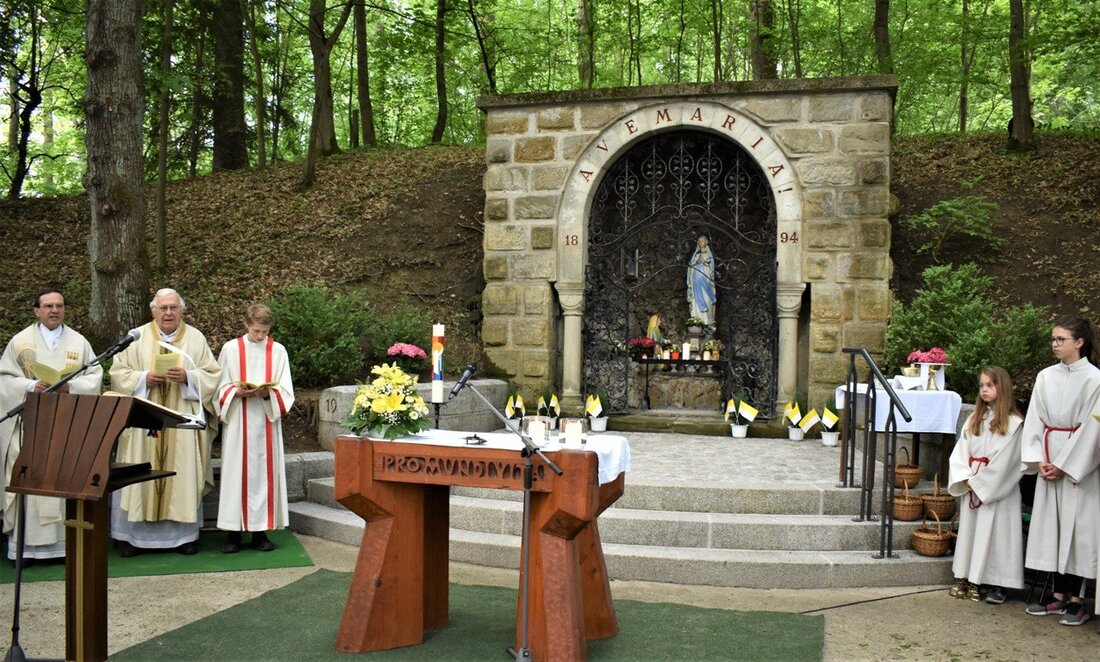 Grafenwöhr. Viel Kummer und Leid haben die Grafenwöhrer bei Sparziergängen und in Zeiten der Not und des Krieges auf den Annaberg zur Lourdesgrotte getragen. Jetzt gab’s Grund zur Freude: Die [&hellip;]