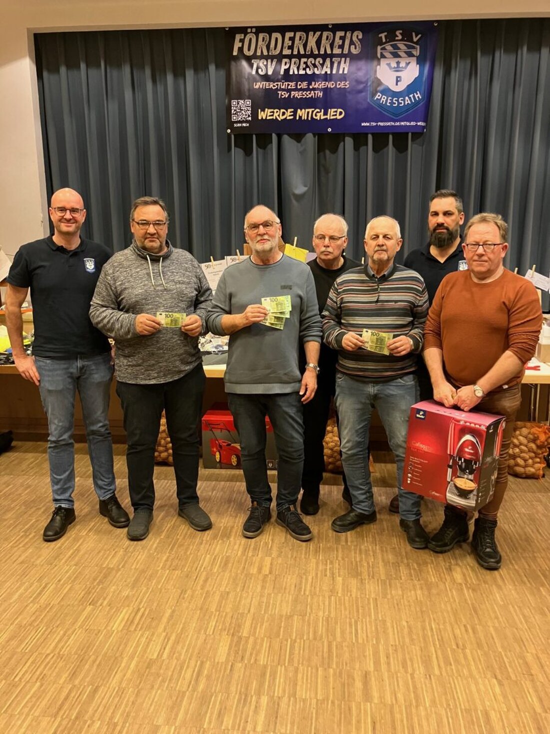 Pressath. Trotz Schneetreiben kamen elf Frauen und 117 Männer zum Preisschafkopf des Förderkreises des TSV in den Pfarrsaal. Nach zwei Runden und drei Stunden holte Ludwig Spitaler mit 133 Punkten den Sieg.