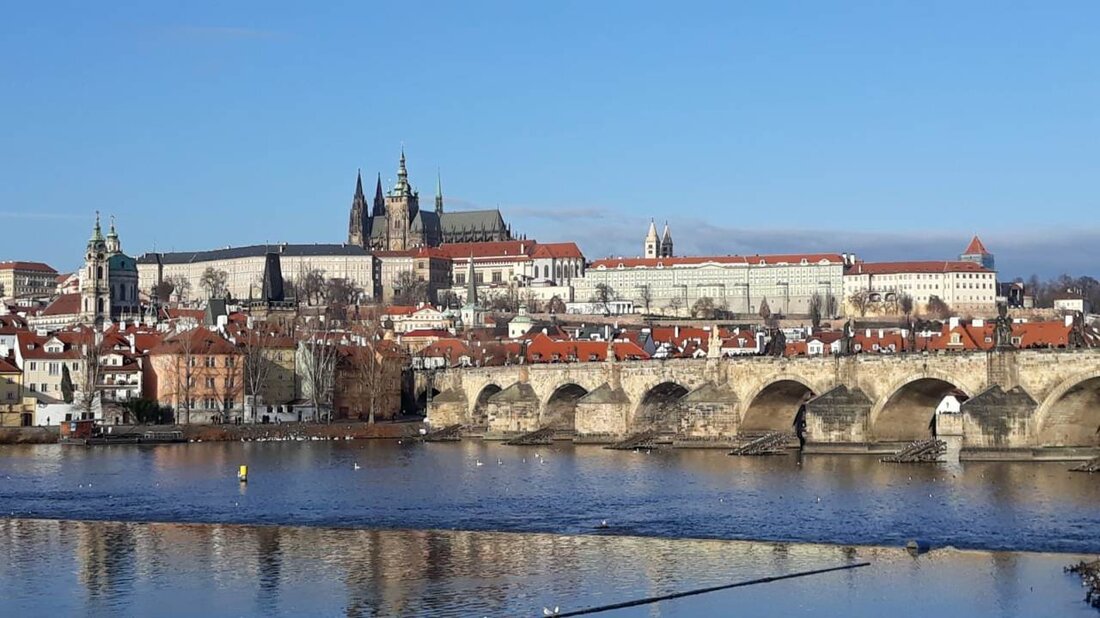 Weiden. Am Buß- und Bettag (20. November 2024) findet eine Literaturfahrt nach Prag statt, inklusive Besichtigungen und Führungen. Organisiert wird die Fahrt von den Volkshochschulen Weiden, Vohenstrauß und Eschenbach.