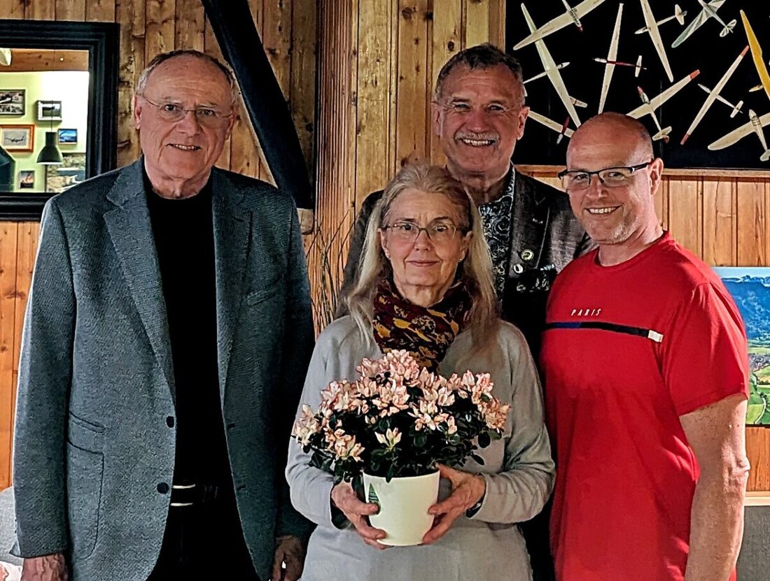 Weiden. Luise Amschl scheidet nach 14 Jahren freiwillig als 2. Vorsitzende des Vereinskartell Weiden-West aus, Nachfolger wird Heinz Lorenz. Ihr Engagement und ihre Erfolge, wie die Verhinderung einer  Tierheimansiedlung, wurden gewürdigt.