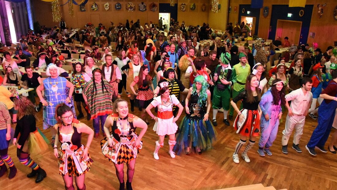 Weiden/Neustadt/WN/Tirschenreuth. Die Faschingssaison 2018/19 im Überblick! So feiert die Nordoberpfalz die närrische Zeit.  Schickt uns eure Bilder vom Fasching 2018/19! Ganz einfach per Mail oder Whatsapp. Dieser Artikel wird laufend [&hellip;]