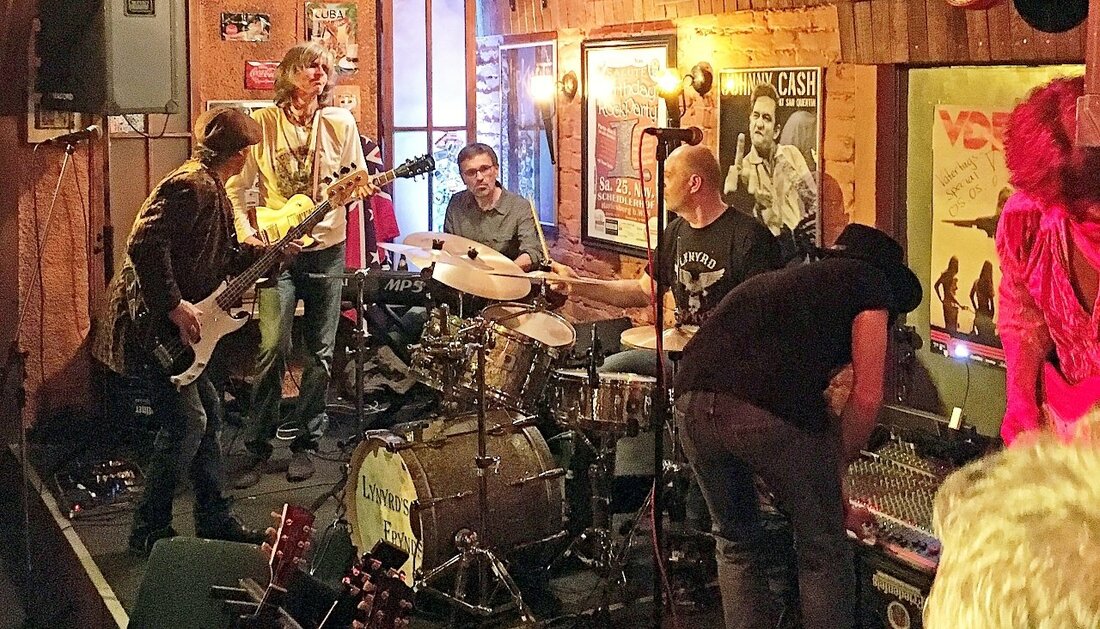 Rothenstadt. “Just let the free bird fly” – die Textzeile aus dem „Lynyrd Skynyrd“-Klassiker „Free bird” trifft auf die Tribute Band „Lynyrd’s Frynds“ perfekt zu. Denn das, was sie am [&hellip;]