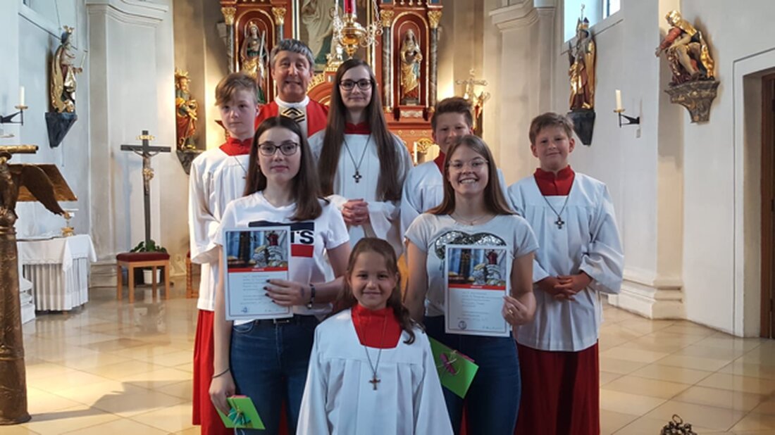 Leuchtenberg. Beim Vorabendgottesdienst des Kirchenpatrozinums St. Margareta gabs viele lobende Worte für die Ministrantinnen. Von Sieglinde Schärtl Pfarrer Adam Nieciecki verabschiedete drei seiner Messdienerinnen. Franziska Kappl übte neun Jahre Dienst [&hellip;]