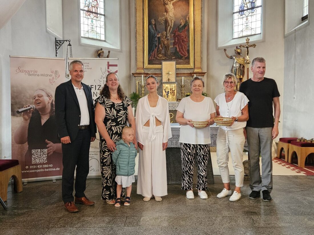 Flossenbürg. Die Benefizveranstaltung "MUT – Musik und Text" begeisterte in der Kirche St. Franziskus die Zuhörer und sammelte Spenden für eine Spieleburg. Sängerin Bettina Mildner und Tänzerin Marlene Götz präsentierten Lieder und Tänze, um Hoffnung zu verbreiten.