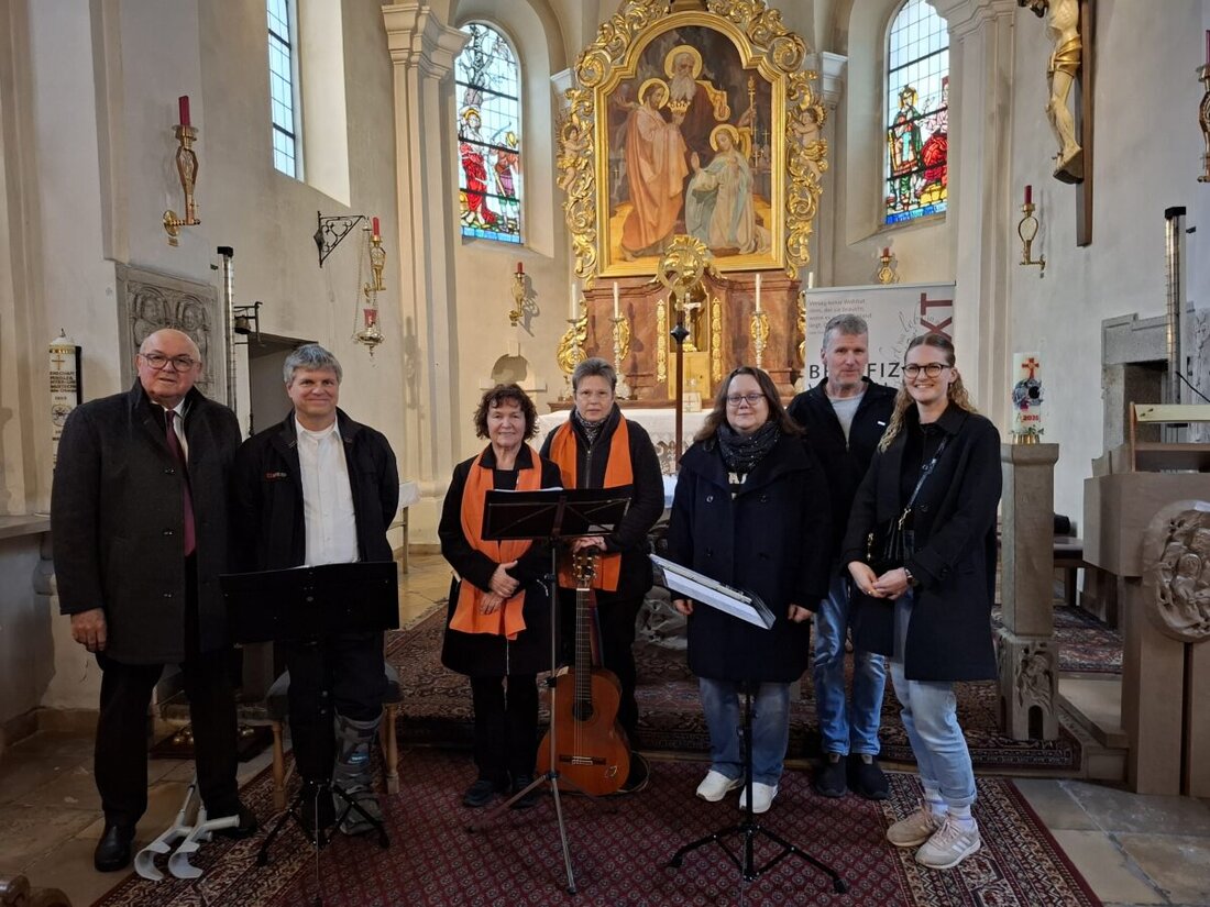 Weiden. In St. Sebastian berührte die MUT-Benefizveranstaltung für die OASE mit Musik und Texten zu Würde und Mut. Erstmals eröffnete Pfarrer Hans Amann und das Trio Armonia Cante trat auf. Die Künstler spielten ohne Gage. Alle Spenden gehen komplett an die OASE.