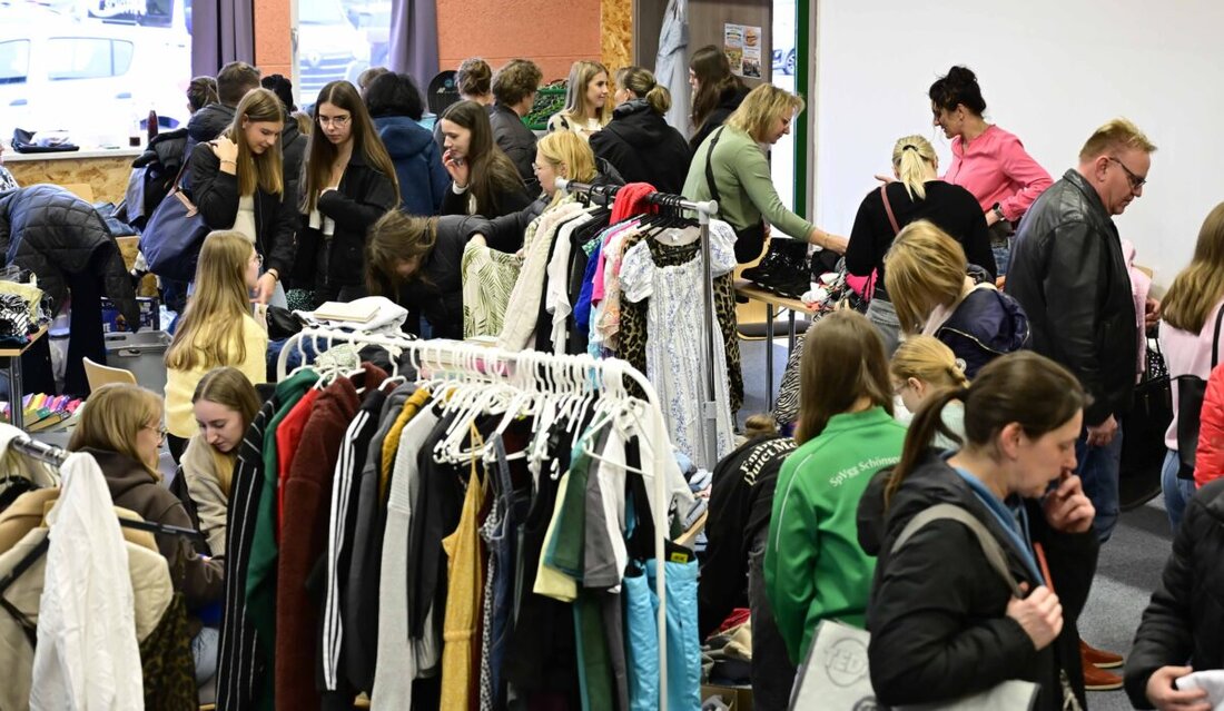 Oberviechtach. Seit zehn Jahren lockt der Mädchenflohmarkt der AWO-Tanzgruppe Grün-Weiß viele Besucherinnen in den Mehrgenerationentreff am Sandradl 20 und setzt mit Second-Hand-Mode ein Zeichen für Nachhaltigkeit.