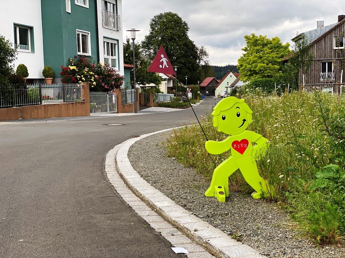 Letzau/Theisseil. Tempo 30 in ganz Theisseil? Keine Chance, da rechtswidrig, sagt der Zweite Bürgermeister Karl Völkl im Gemeinderat. Die Anregung war aus der Bevölkerung gekommen. Verkehrssicherheit in der Gemeinde ist [&hellip;]