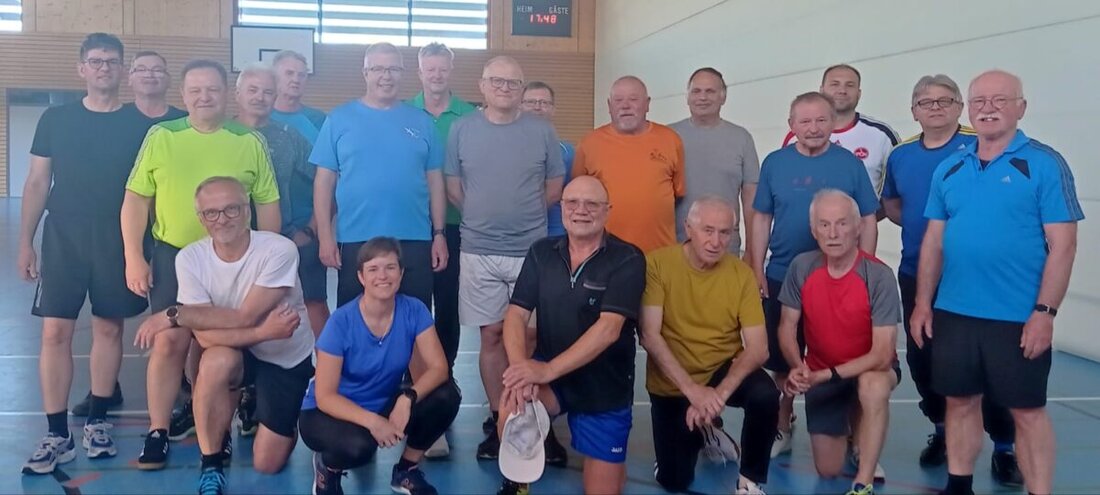 Weiherhammer. Eine Männergruppe trifft sich unter dem Motto "Fit in den Sommer" 5-mal in der Schulturnhalle für ein Programm mit Wirbelsäulengymnastik und mehr. Aufgrund großer Nachfrage ist eine Fortsetzung im Herbst mit 10 Einheiten geplant.