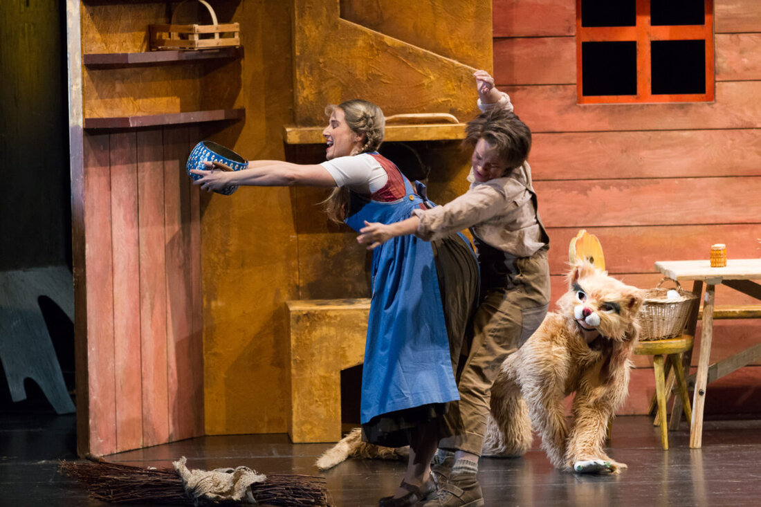 Amberg. Am Sonntag, den 7. Dezember 2025, gastiert die Märchenoper Hänsel und Gretel um 17 Uhr im Stadttheater, inszeniert vom Freien Landestheater Bayern. Vorab gibt es um 16.15 Uhr eine kurze Werkeinführung.