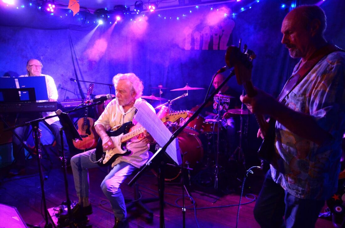 Weiden. Längst ist die offene Bühne an der Lerchenfeldstraße zum Treffpunkt der regionalen Musikerszene geworden. Am Samstag eröffnete die Stage nach der Sommerpause. 