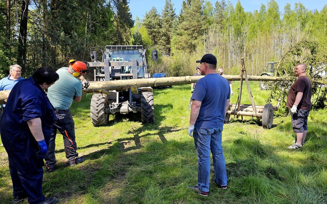 Latsch. Der Schnupferclub Latsch hat mit großem Gemeinschaftseinsatz einen Maibaum aufgestellt und darüber hinaus ein Fest mit über 100 Gästen gefeiert, bei dem für das leibliche Wohl gesorgt war.
