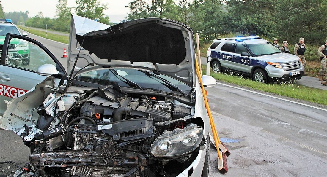 Mantel. Am Mittwochmorgen hat sich auf der Straße NEW21 zwischen Mantel und Hütten ein schwerer Verkehrsunfall mit glücklichem Ausgang ereignet. Alle Beteiligten wurden dabei glücklicherweise nicht verletzt. Von Jürgen Masching Ein [&hellip;]