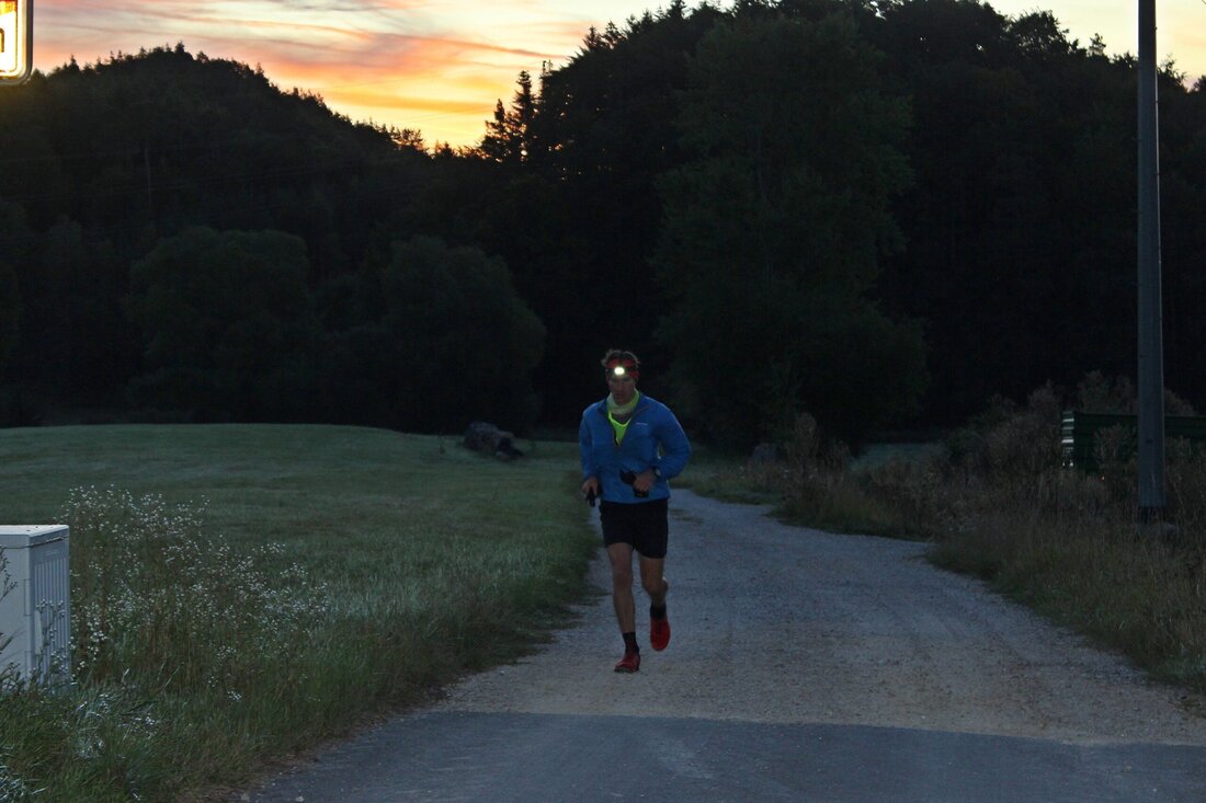 Grafenwöhr/Hütten. Am Sonntagnachmittag arbeitete Manuel Palecki schon wieder in seinem Garten. Dass er fast 24 Stunden vorher einen Marathon gelaufen ist, sieht man ihm gar nicht an. Es war kein [&hellip;]