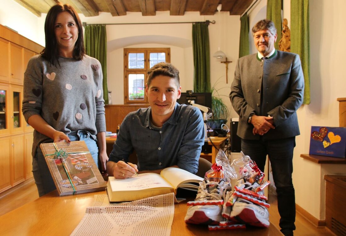 Grafenwöhr/Hütten. Manuel Palecki ist Ultra-Marathonläufer. Da in der Corona-Zeit keine Wettbewerbe stattfinden, ist er einfach sein eigenes Rennen gelaufen: zweimal um den Truppenübungsplatz. Bürgermeister Knobloch würdigt seine Leistung. Von Stefan [&hellip;]