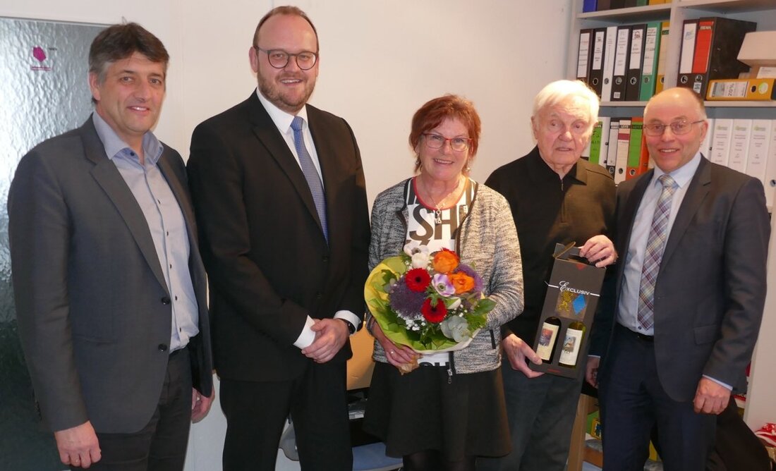 Neustadt/WN. Danke für über 20 Jahre treue Dienste sagte die CSU-Kreistagsfraktion an Maria Färber. Im Neustädter Büro an der Flosser Straße verabschiedete der neue Fraktionsvorsitzende Edgar Knobloch Maria Färber. Von [&hellip;]