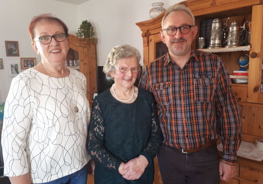 Püchersreuth. Ihren 85. Geburtstag feierte Martha Lang aus Püchersreuth. Die langjährige Vereinswirtin, Trägerin der Bürgermedaille und Witwe vom früheren Bürgermeister Arthur Lang feierte im Kreise ihrer Familie. Von Tom Kreuzer [&hellip;]