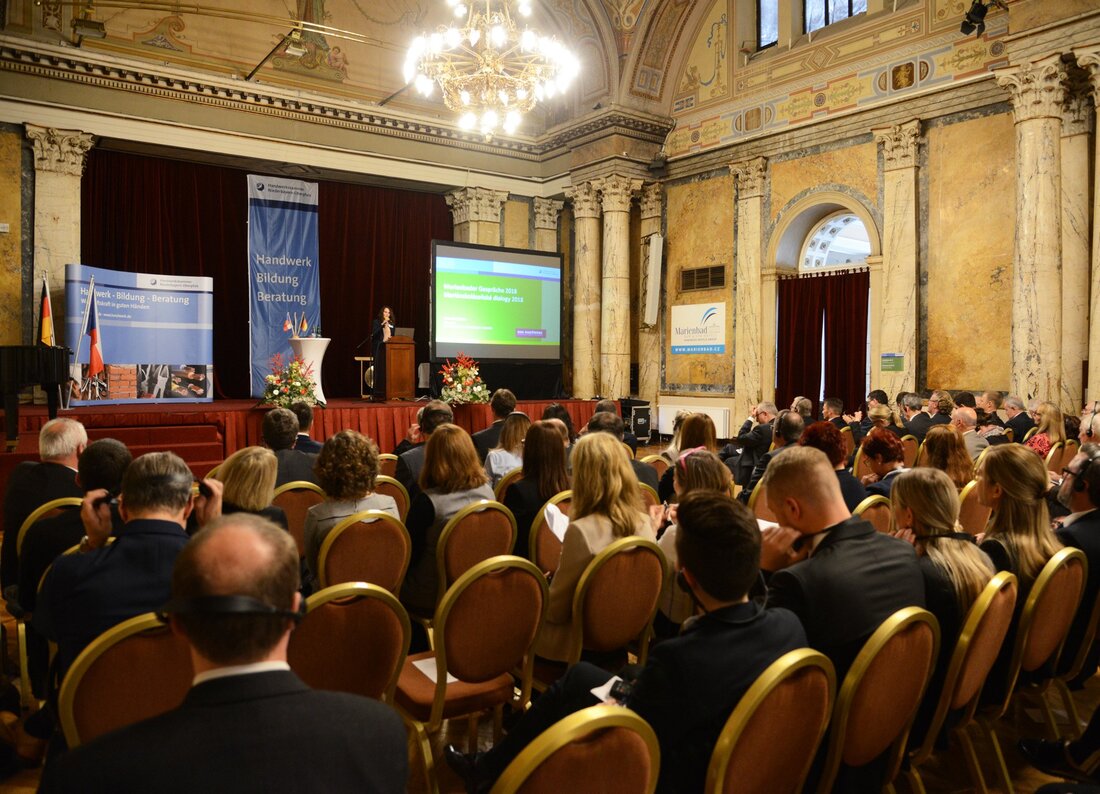 Parkstein/Marienbad. Zum elften Mal hat die Handwerkskammer Niederbayern-Oberpfalz Wirtschaftsexperten aus Ostbayern, Tschechien, Österreich und der Slowakei zu den Marienbader Gesprächen eingeladen. Ein stark diskutiertes Thema war der Fachkräftemangel. Das Handwerk [&hellip;]