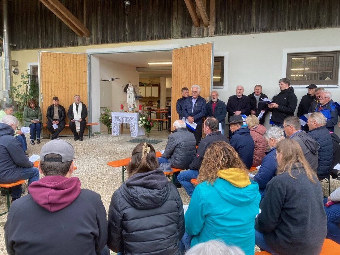 Unternankau. Der letzte Sonntag im Mai, die letzte Marienverehrung im Mai und die letzte Maiandacht war es für Pfarrer Adam Nieciecki in seiner Pfarrei St. Margareta Leuchtenberg. Das alles kam am Sonntag diesmal in Unternankau zusammen. 