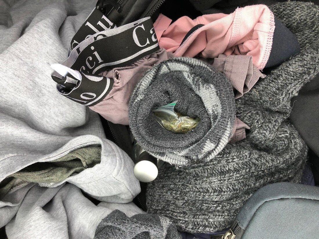 Pleystein. Wer Marihuana verbergen will, scheitert in der Regel am penetranten Geruch der Droge. Das wurde jetzt auch einem Mann zum Verhängnis, der von Fahndern der Bundespolizeiinspektion Waidhaus bei Pleystein kontrolliert [&hellip;]