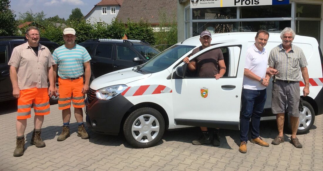 Leuchtenberg. Ein nagelneuer Dacia Dokker ist ab sofort neu im Fuhrpark der Marktgemeinde Leuchtenberg zu finden. Das neue Fahrzeug wurde offiziell vom Autohaus Pröls aus Vohenstrauß an die Marktgemeinde übergeben. [&hellip;]