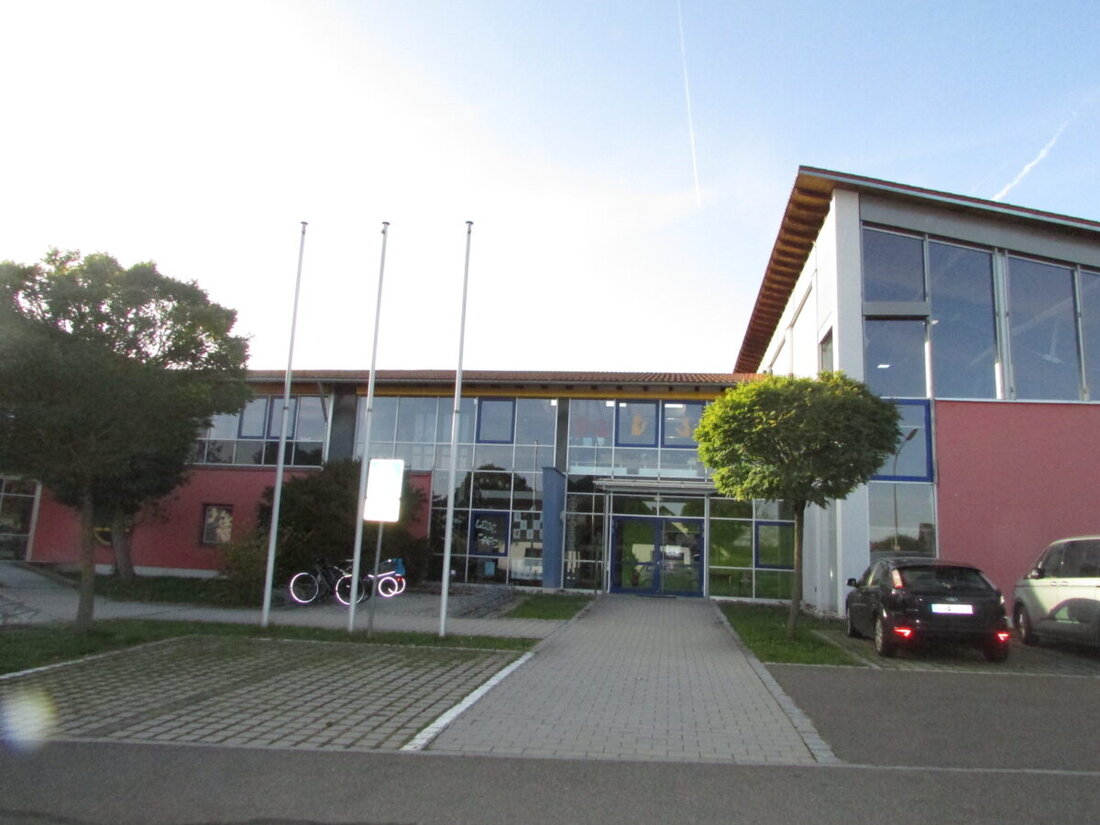 Mantel. Bei der Marktgemeinderatssitzung wurde beschlossen, eine Lager- und Unterstellhalle zu bauen und eine Klimaanlage für die Marktbibliothek für 22.528 Euro zu installieren.