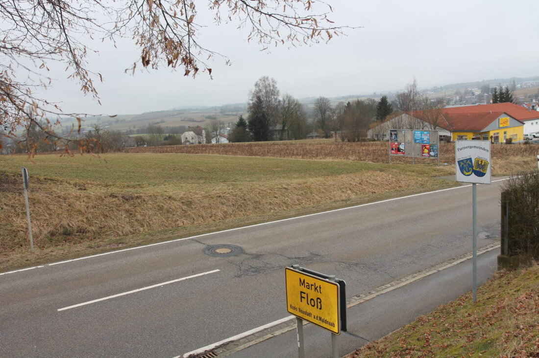 Floß. Der Marktgemeinderat treibt den Bebauungsplan „Gewerbegebiet Reiserwinkel“ voran und startet die erneute Beteiligung der Öffentlichkeit. Außerdem gab es Lob für die Bücherei, Feuerwehrposten und abgelehnte Stellplatzsatzung.
