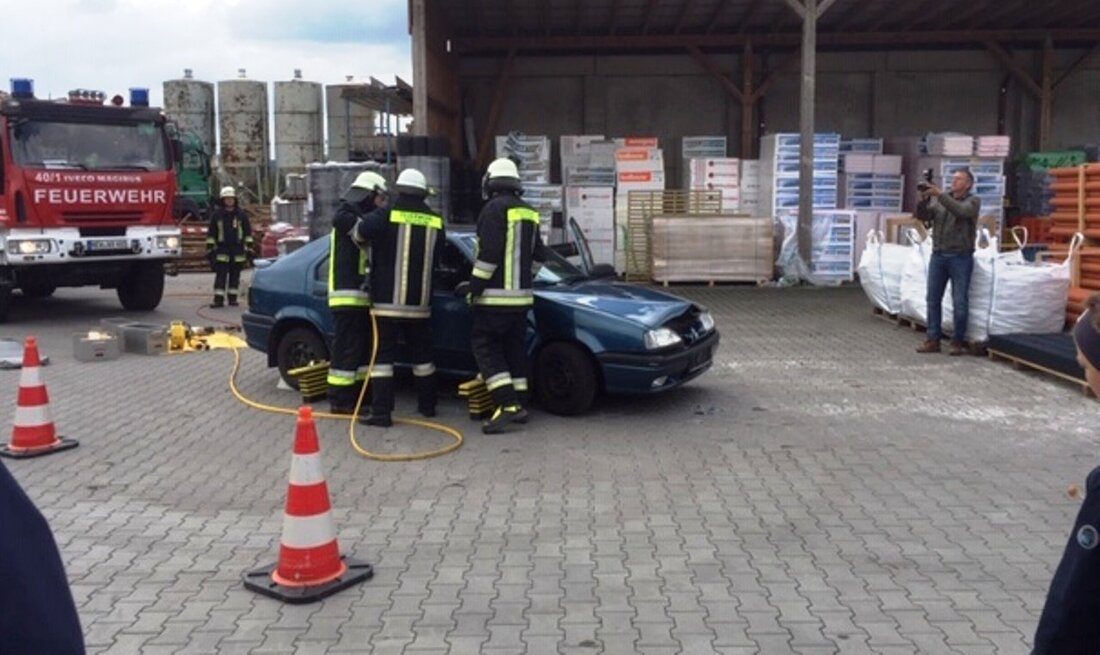 Albersrieth. Die Feuerwehr zerlegt ein Auto, Baufirmen präsentieren Maschinenpark und das Essen, herzhaft und süß, ist der Renner – das war der Markttag in Albersrieth. Den macht der Raiffeisenmarkt am [&hellip;]