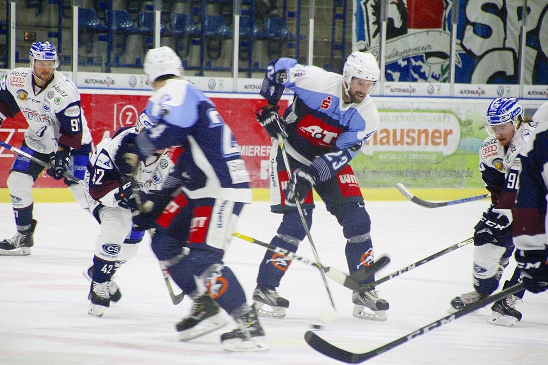 Weiden. Der erfolgreichste Torschütze der abgelaufenen Saison trägt auch in Zukunft das blau-weiße Trikot: Martin Heinisch hat seinen Vertrag bei den Blue Devils Weiden um zwei weitere Jahre, bis zum Ende [&hellip;]