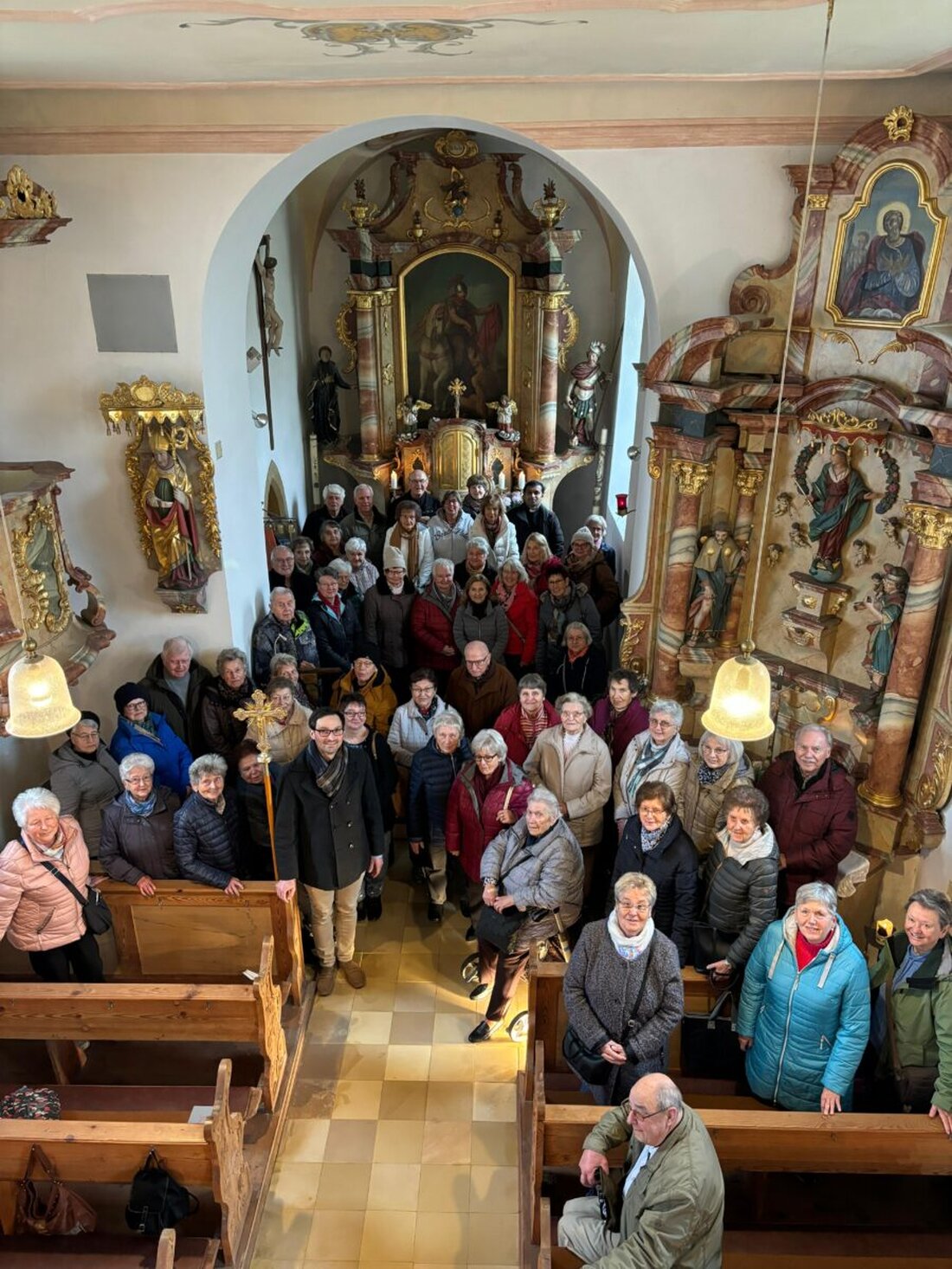 Weiden. Die Martinifahrt der Pfarrei Herz Jesu führte die 68 Teilnehmer nach Gösselsdorf und Rottendorf, inklusive Gottesdienst, Kirchenführung und gemeinsamen Mittagessen.