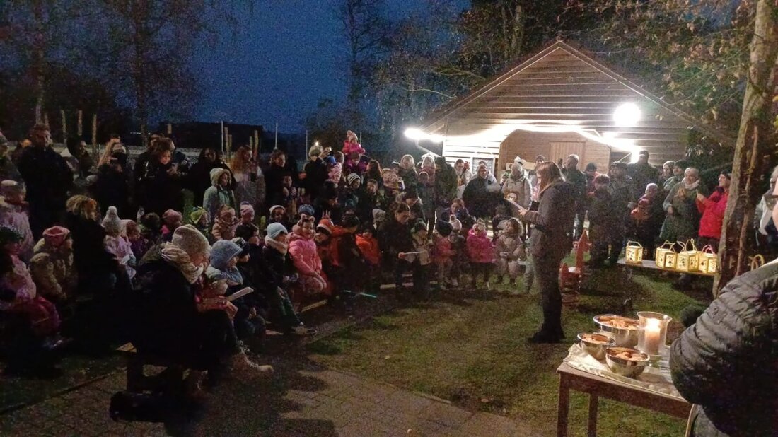 Hütten. Die Martinsfeier im Kindergarten St. Josef begeisterte mit Laternenzug, begleitet von Musik und Pferd, sowie selbstgebackenen Martinsgänsen.
