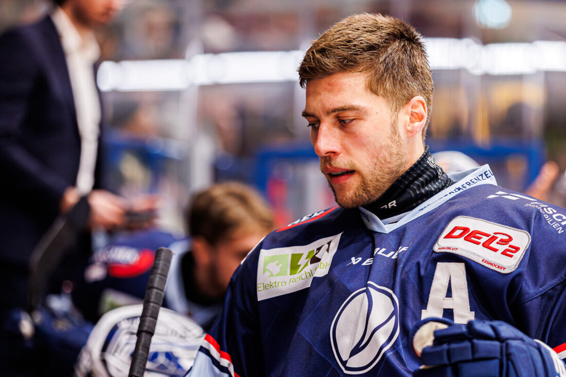 Weiden. Verteidiger Max Kolb der Blue Devils hat sich eine schwere Unterkörperverletzung zugezogen und fällt bis auf Weiteres aus.