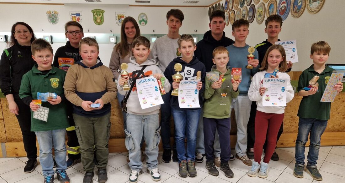 Schirmitz. Der Schützenverein Hubertus richtete sein Osterschießen 2026 für Jungschützen aus. 13 Teilnehmende im Alter zwischen neun und 17 Jahren traten an; die bunte Osterscheibe und der Modus Nachkommastelle forderten Können.