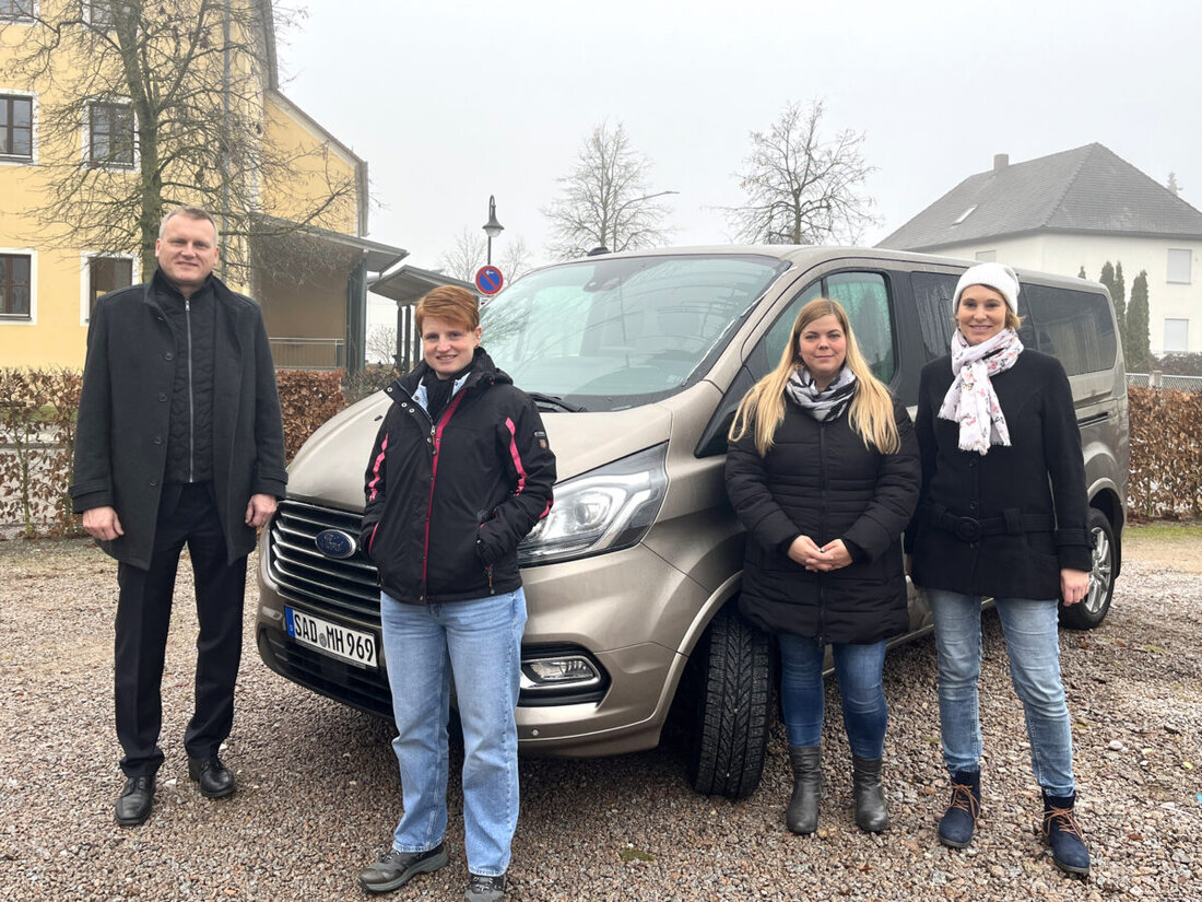 Maxhütte-Haidhof. Das MaxMobil bringt ab 8. Januar 2026 Seniorinnen und Senioren bequem vom Rathaus zum Einkaufszentrum und wieder zurück. Der Stadtbus fährt donnerstags zwischen neun und zwölf Uhr; Kosten: ein Euro.
