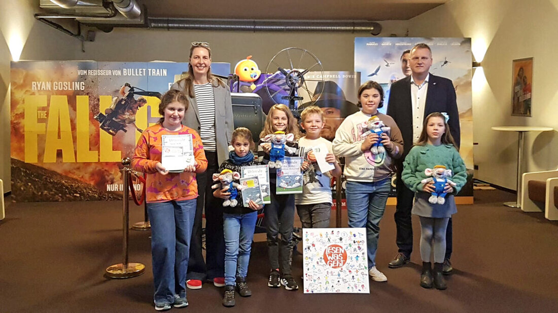 Maxhütte-Haidhof. 120 Kinder nahmen am 16. Sommerleseclub teil, lasen Bücher und wurden für ihre Leistungen prämiert. Beim Abschluss im Kino wurden Urkunden und Preise, darunter eine Stallgeflüsterstunde mit Alpakas, vergeben.