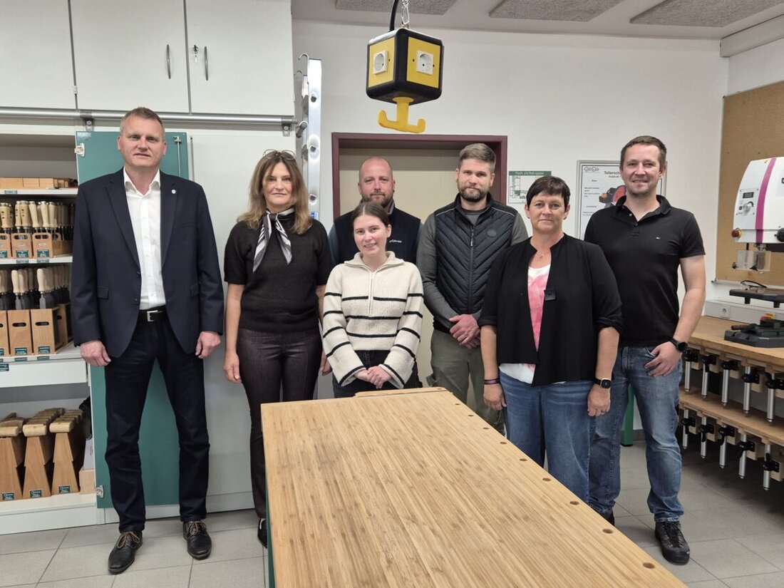 Maxhütte-Haidhof. Der Werkraum der Mittelschule wurde generalsaniert und mit neuer Ausstattung, Schallschutz und Hängestromampeln modernisiert, was Sicherheit erhöht und rund 90.000 Euro kostet.