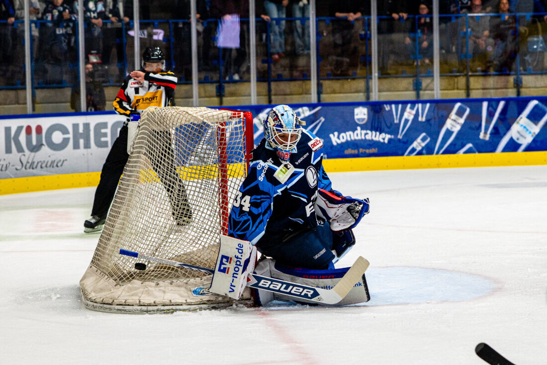 Weiden. Schock für Eishockey-Fans:   Torhüter Michael McNiven fällt nach einer Operation auf unbestimmte Zeit aus. Das ist nicht die einzige Sorge für die Blue Devils.