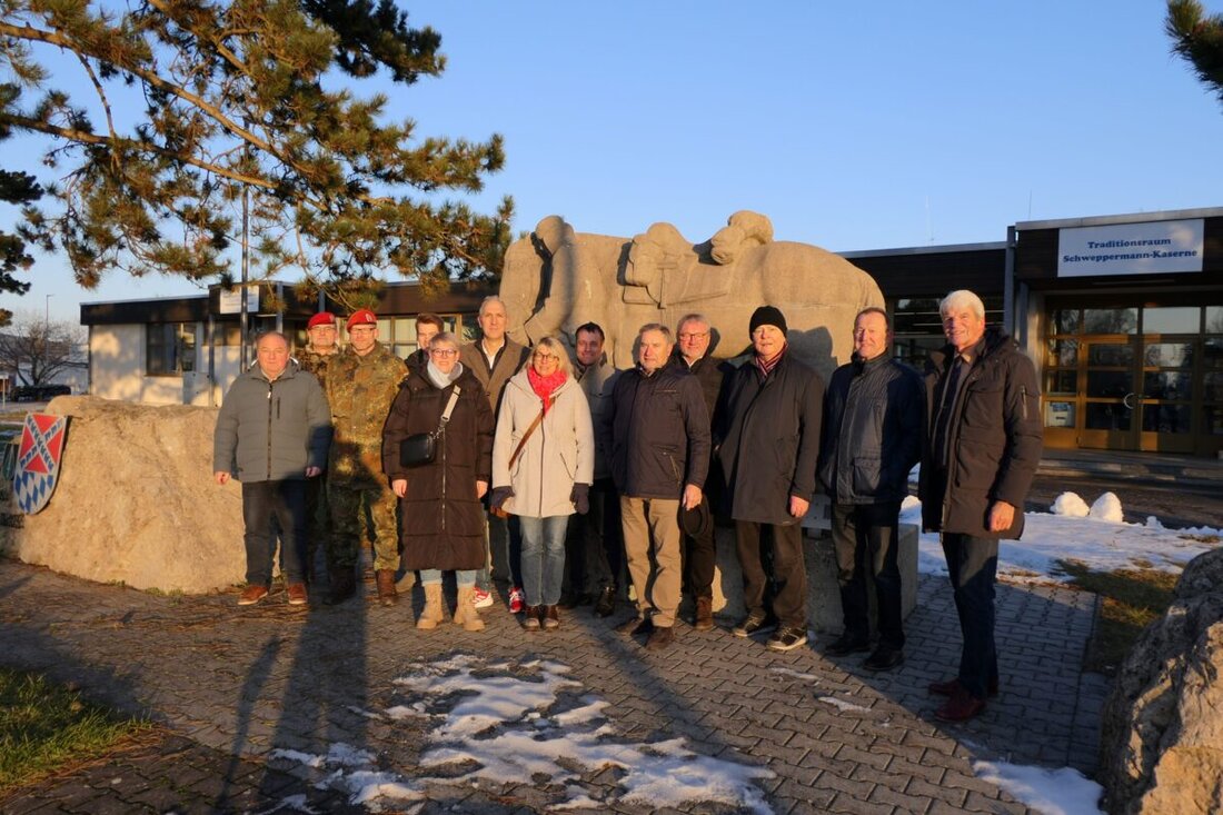 Kümmersbruck. Eine SPD-Delegation um MdB Christoph Schmid besuchte die Schweppermann-Kaserne. Im Mittelpunkt standen Investitionen, Sanierungen und geplante Bauvorhaben sowie die Lage bei Unterkünften, Logistik und Personal.