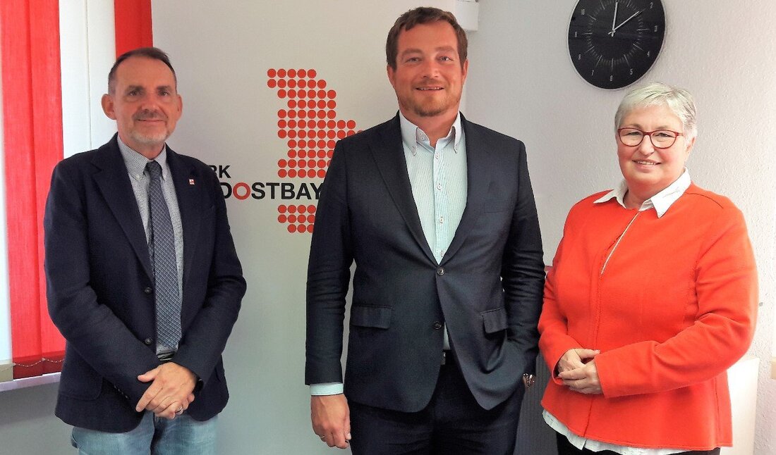 Weiden. Die Situation der Arbeitnehmer vor Ort sowie die Forderungen der IG BCE zur Bundestagswahl 2017 sind bei einem Besuch von SPD-Bundestagsabgeordneten Uli Grötsch bei der Gewerkschaft im Mittelpunkt gestanden. Bezirksleiter [&hellip;]