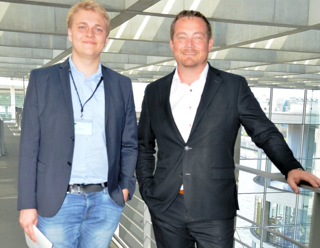 Kirchenthumbach. Bundestagsabgeordneter Uli Grötsch lädt Kirchenthumbacher Schüler zu „Jugend und Parlament“ in den Bundestag nach Berlin ein.  Mir ist sehr wichtig, junge Menschen für Politik zu begeistern. Schließlich sind sie die [&hellip;]
