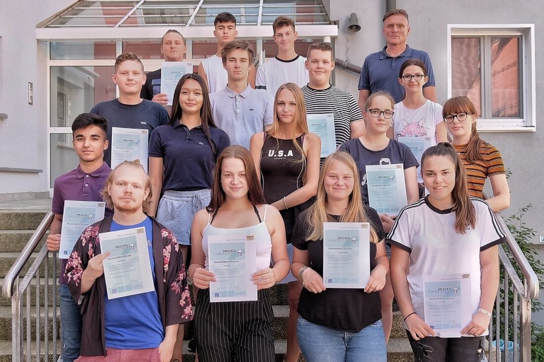 Weiden. Medienkompetenz stärken – das war das Ziel einer Unterrichtseinheit für die Schüler*innen der Klasse BF 10 c der Gustl-Lang-Wirtschaftsschule Weiden. Sie haben im Fach Informationsverarbeitung unter Leitung von Heike Krafczyk [&hellip;]