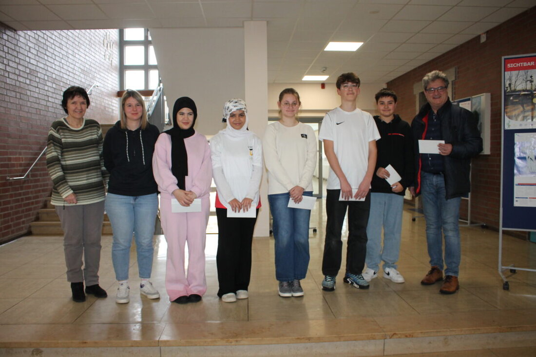 Pressath. Sechs neue Schulweghelfer verstärken das Team auf 14 und sichern den Schulweg. Wegen der Umleitung über Wollauer, Schinner- und Reichweinstraße steigt die Gefahr; Bürgermeister und Schulleitung loben Engagement.