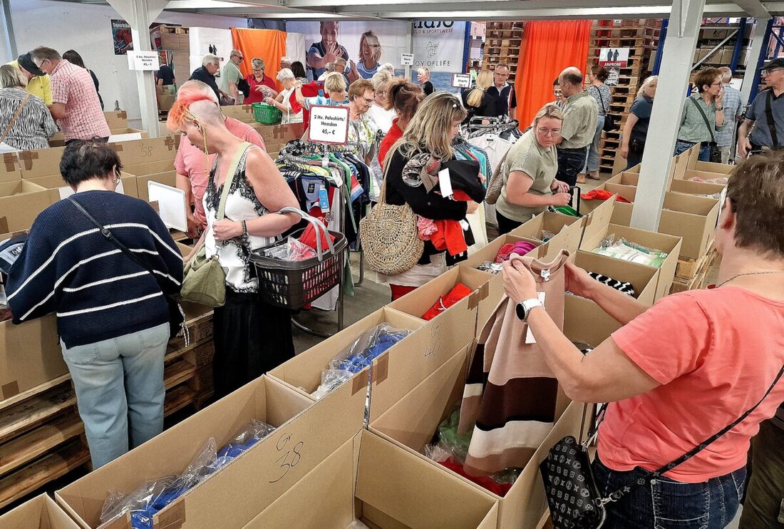 Weiden. Mehr als 1.000 Besucher strömten am Samstag zum Tag der offenen Tür von hajo und Modezentrum Müller, um reduzierte Markenmode zu kaufen und hinter die Kulissen von Design, Showroom und Logistik zu blicken.