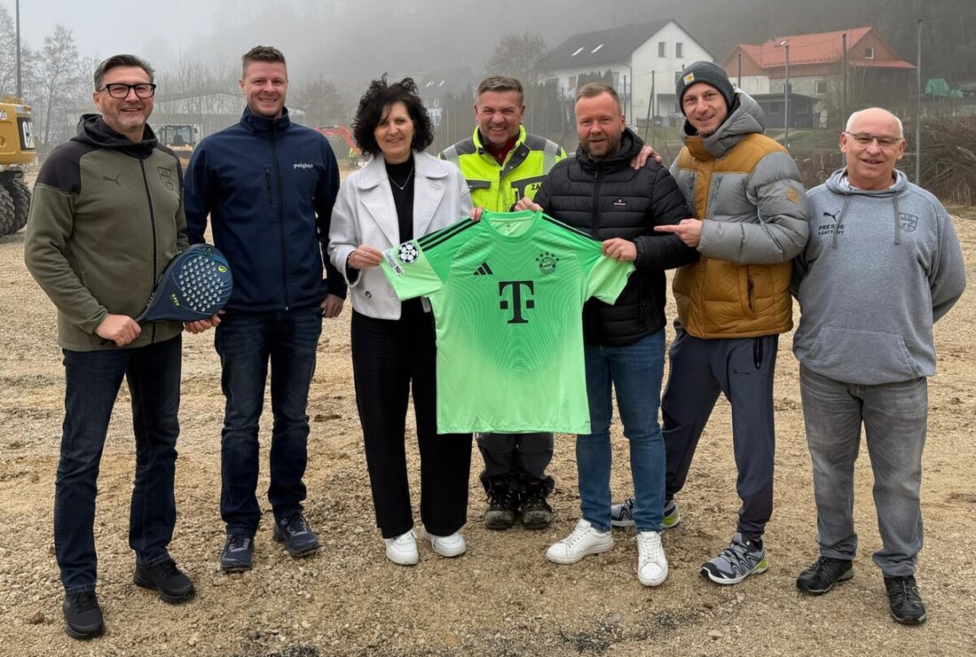 Rieden. Der Mehrgenerationenspielplatz liegt im Zeitplan. Eröffnung ist am 9. Mai mit Kunstrasentrainingsplatz und Padel-Court; neue Motorikgeräte, Wasserspiel und Kneippbecken erhöhen den Erlebniswert.