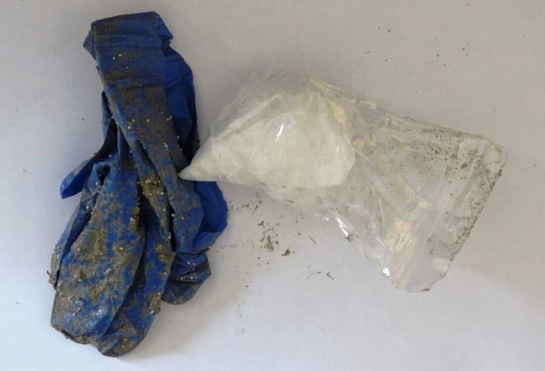 Waldsassen. Schleierfahnder in Waldsassen haben bei einer Kontrolle etwa 50 Gramm Metamphetamin zwischen Müll und Unrat auf der Ladefläche eines LKW entdeckt.  Bei einer gemeinsamen Kontrolle der bayerischen Schleierfahnder und Bundespolizisten [&hellip;]