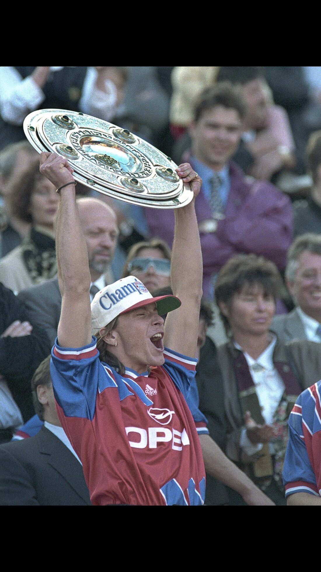 Plößberg. Am 10. Oktober 2025 feiern zwei Bayern-Fanclubs ihr 25- und 20-jähriges Jubiläum mit Michael „Sterni“ Sternkopf, der Abend beginnt um 19.00, Einlass ab 18.00.