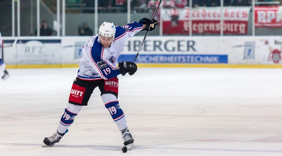 Weiden. Mit Michael Kirchberger hat der treueste Spieler des Eishockey-Oberligisten EV Weiden seinen Vertrag um eine weitere Saison verlängert. Bereits seit der Saison 2008/2009 gehört der 27-jährige Stürmer zum Kader [&hellip;]